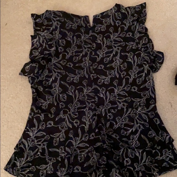 Banana Republic Size 8 Flowered Ruffled Top - Picture 3 of 6